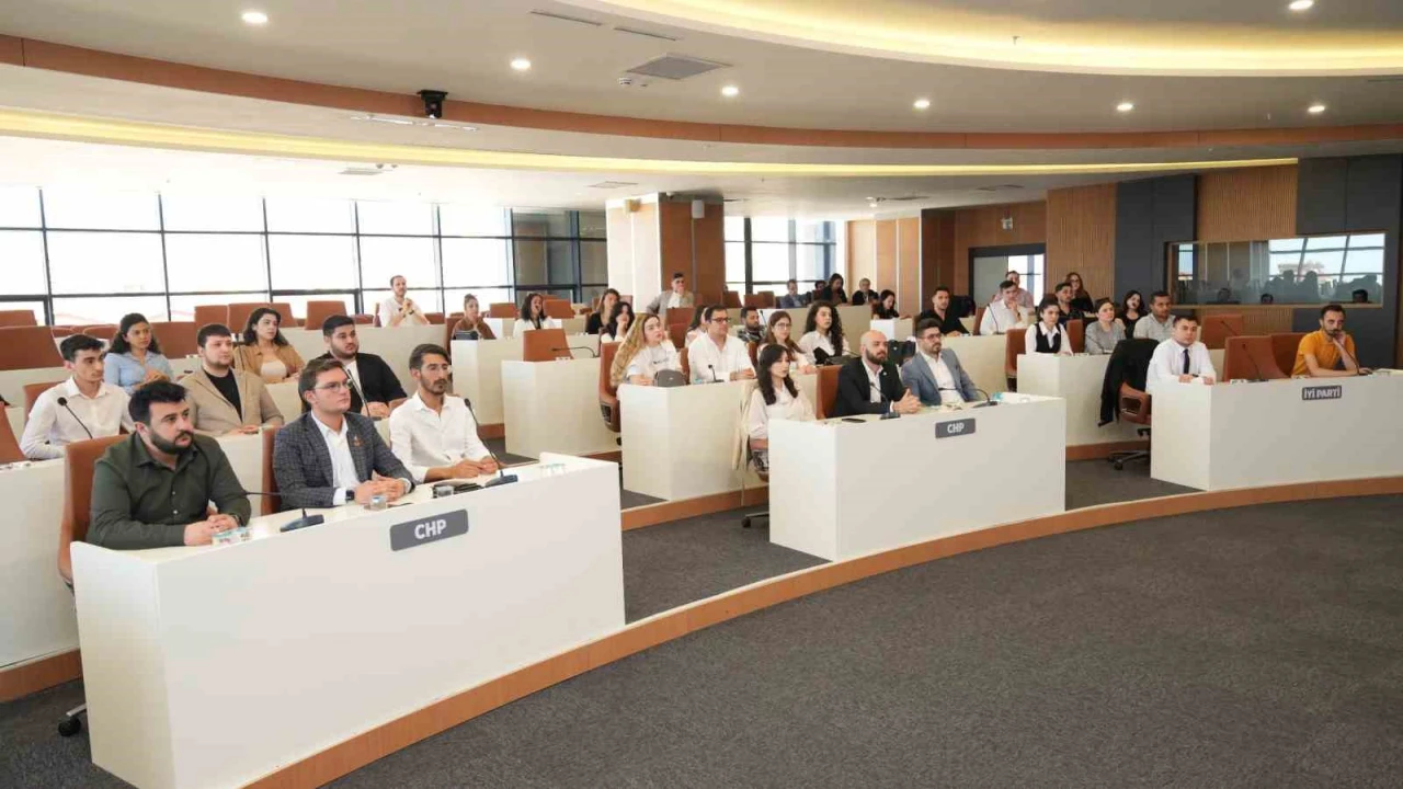 Alanyada gençler için yerel yönetimler 101 eğitimi tamamlandı