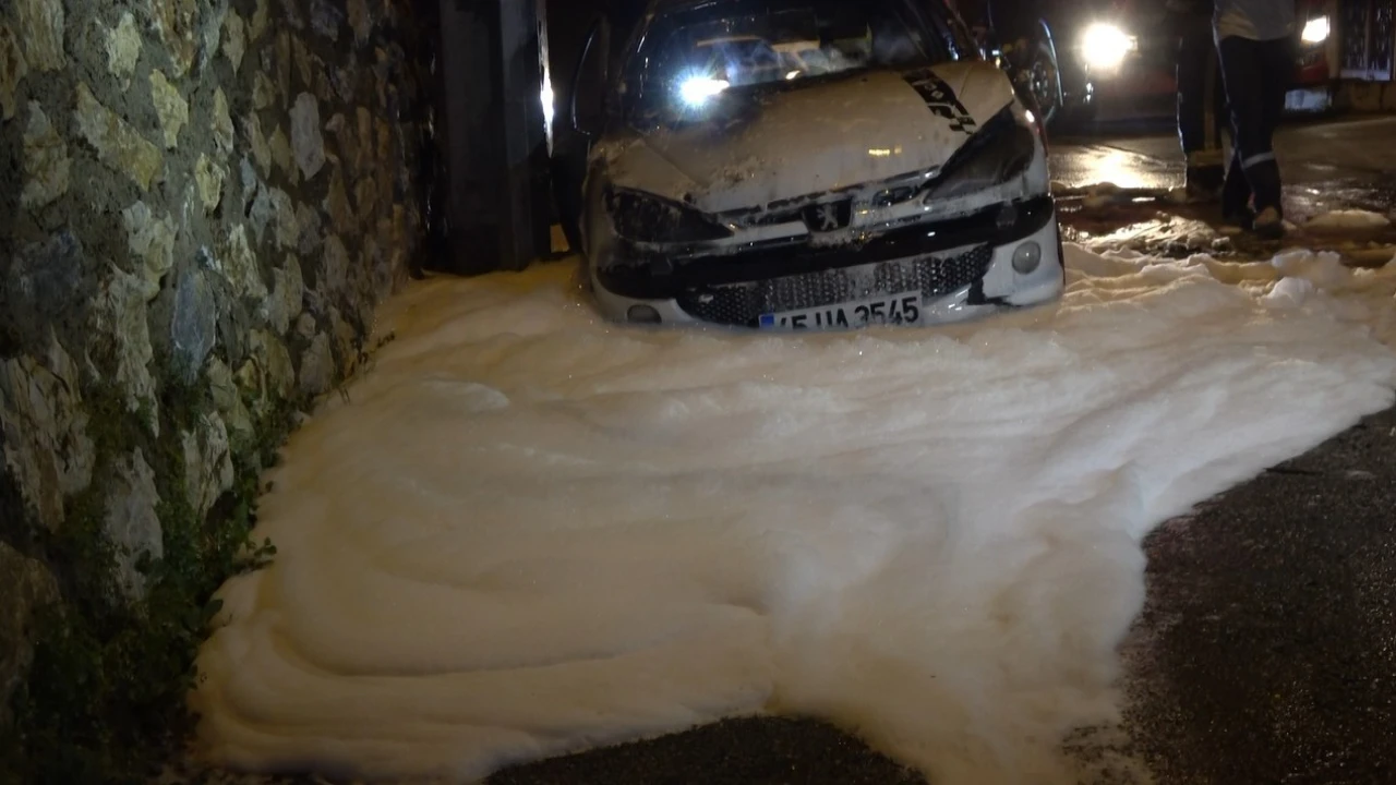 Alanyada park halindeki otomobil alevlere teslim oldu