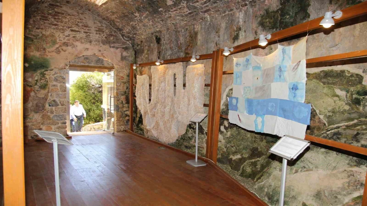 Alanyada Tekstil Bienalı göz kamaştırıyor