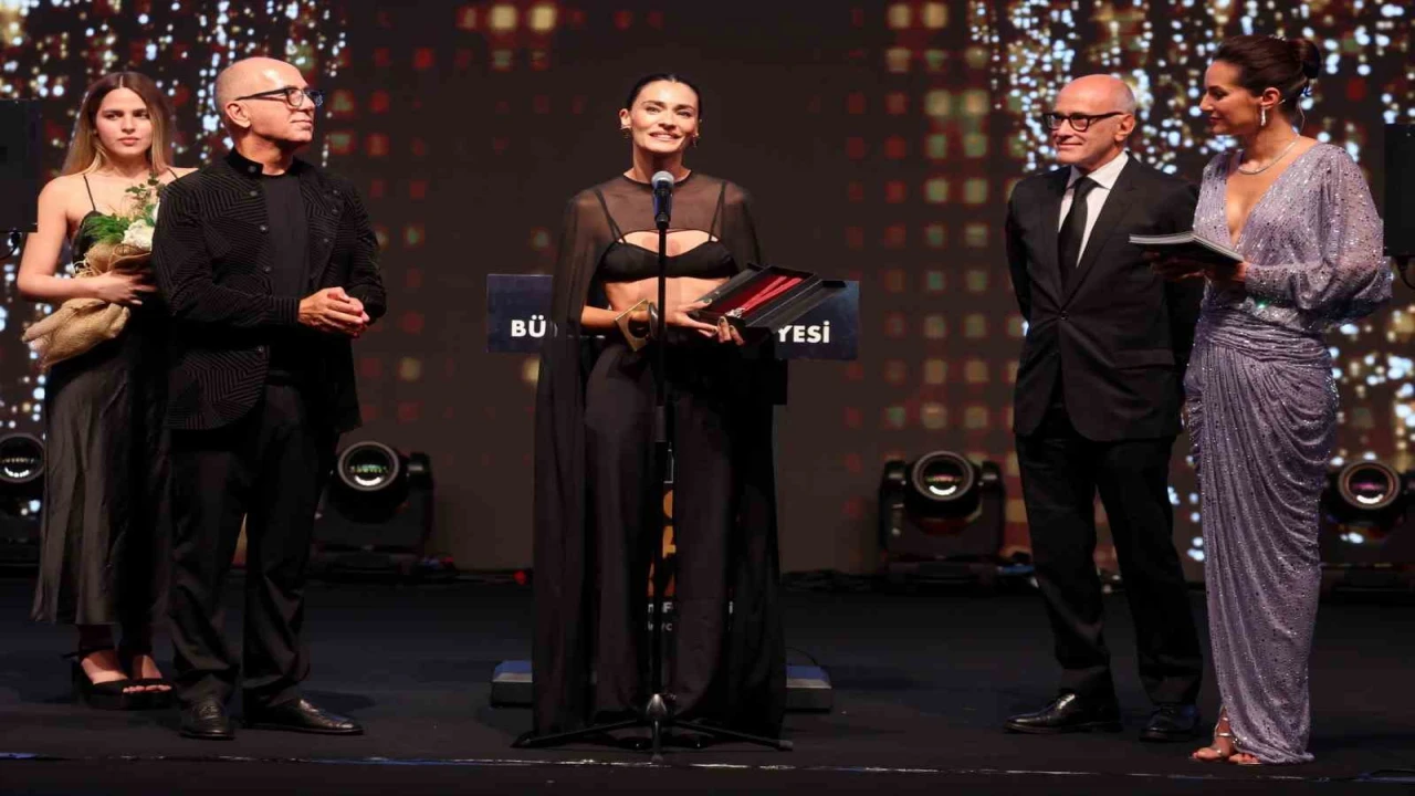 Altın Portakalda Onursal Nişan alan Saadet Işıl Aksoy ‘Confidente filmi ile Berlinde