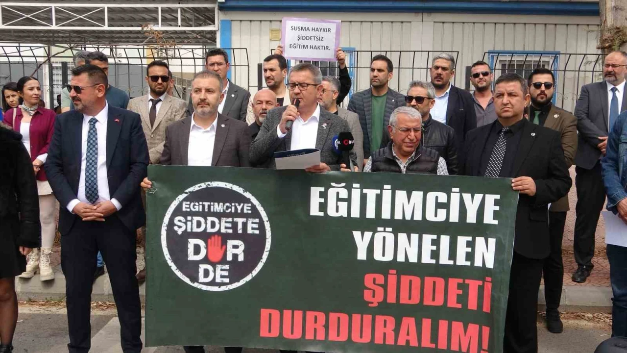 Anaokulu müdür yardımcısına veli tokadı protesto edildi