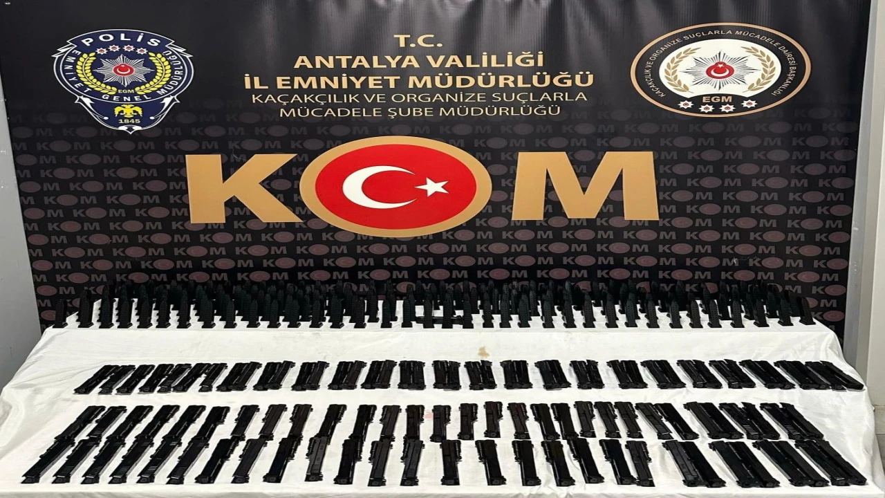 Antalyada silah ve mühimmat kaçakçılığı operasyonunda 2 şüpheli tutuklandı