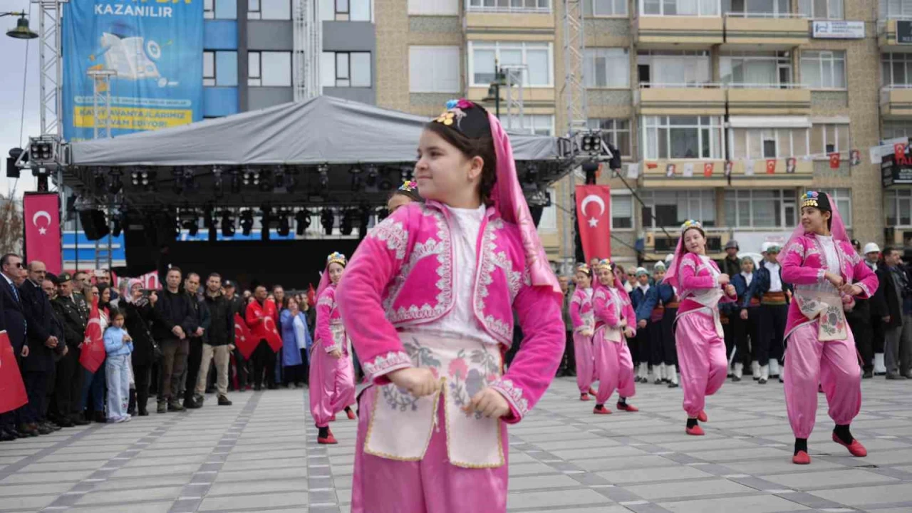Atatürkün Burdura gelişinin 95. yılı törenle kutlandı