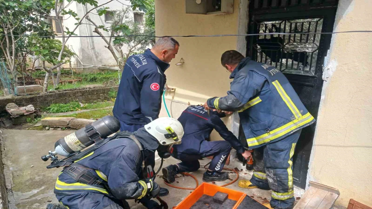 Babasına kızıp evi yakmak istedi