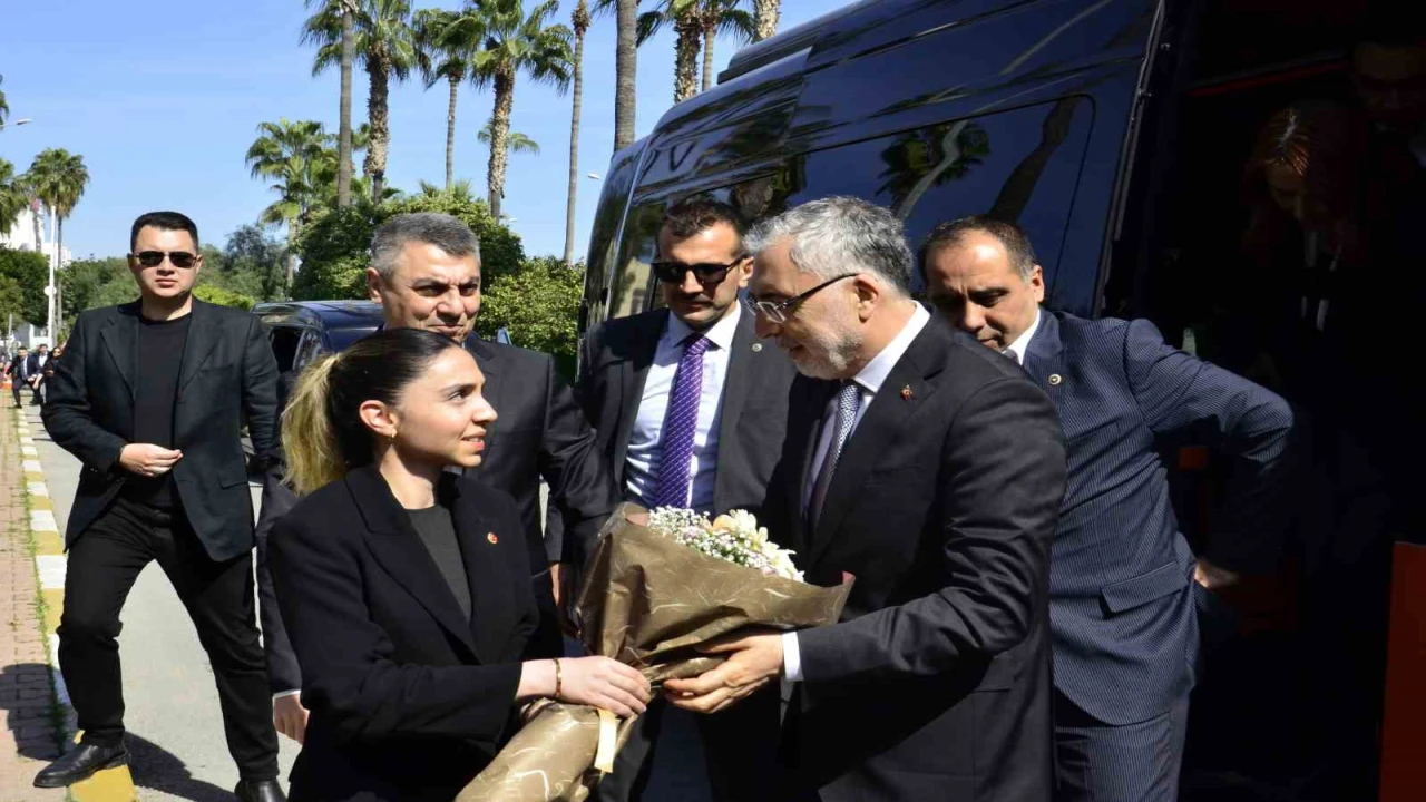 Bakan Işıkhan, Vali Toros ile görüştü