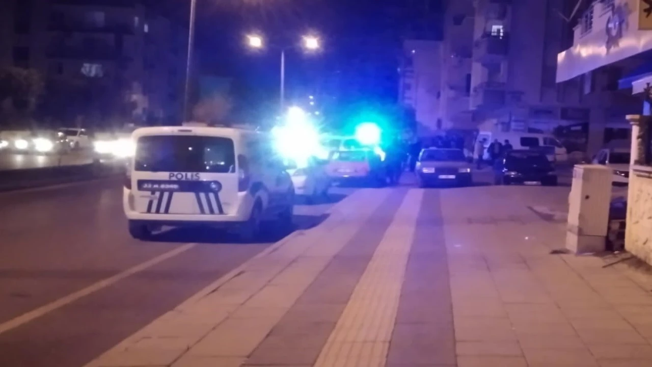 Boynundan bıçaklandı o anlar kamerada