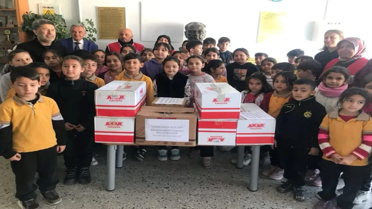 Bozyazıda öğrenciler Ramazan paketi hazırladı