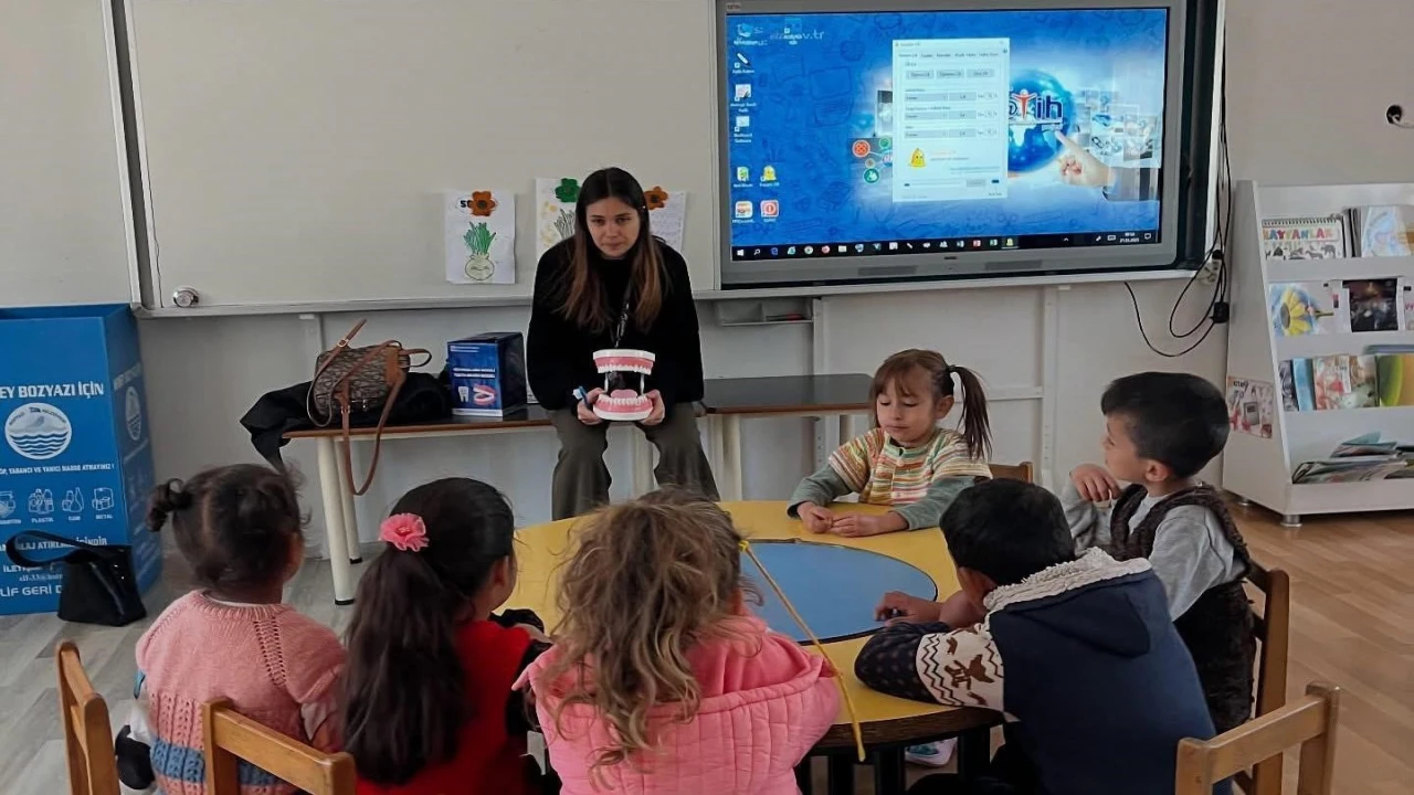 Bozyazıda öğrencilere ağız ve diş sağlığı ile teknoloji bağımlılığı eğitimi verildi