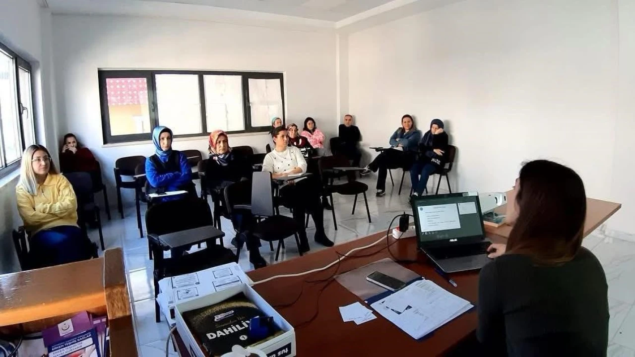 Bozyazıda sağlık personeli eğitim seminerine katıldı