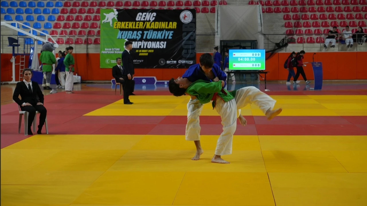 Burdur, Gençler Türkiye Kuraş Şampiyonasına ev sahipliği yapıyor