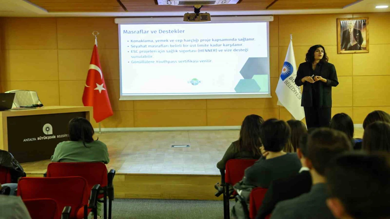 Büyükşehirde gençlere Avrupa Birliği fırsatları toplantısı