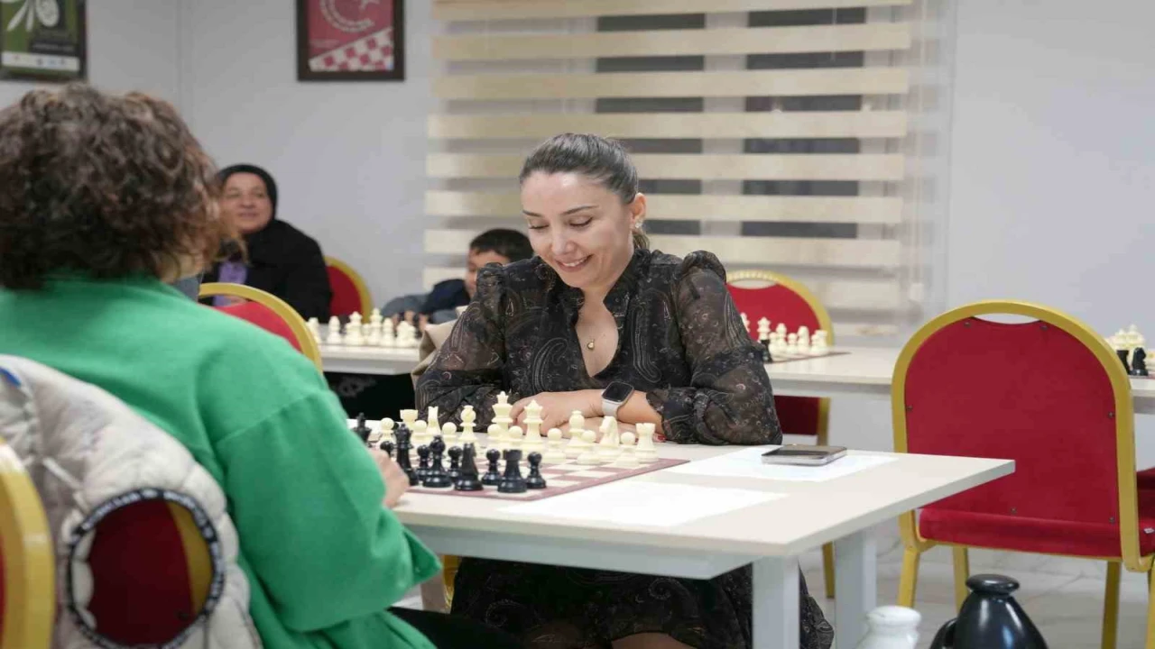 Çukurovalı kadınlar satranç öğreniyor