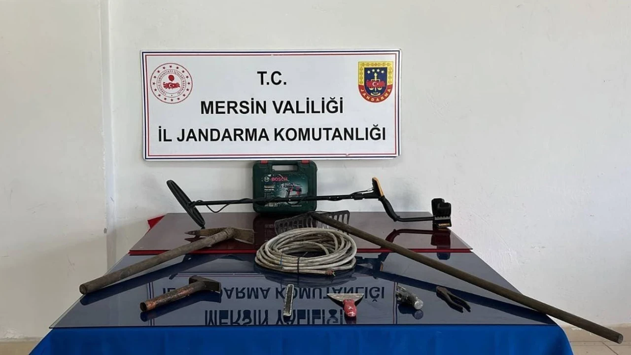 Define ararken suçüstü yakalandı