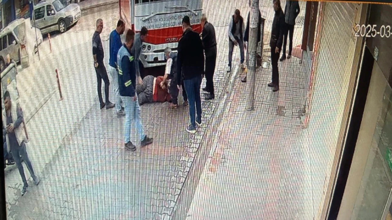 Dönüş yapan özel halk otobüsünün altında kalan kadın yaralandı