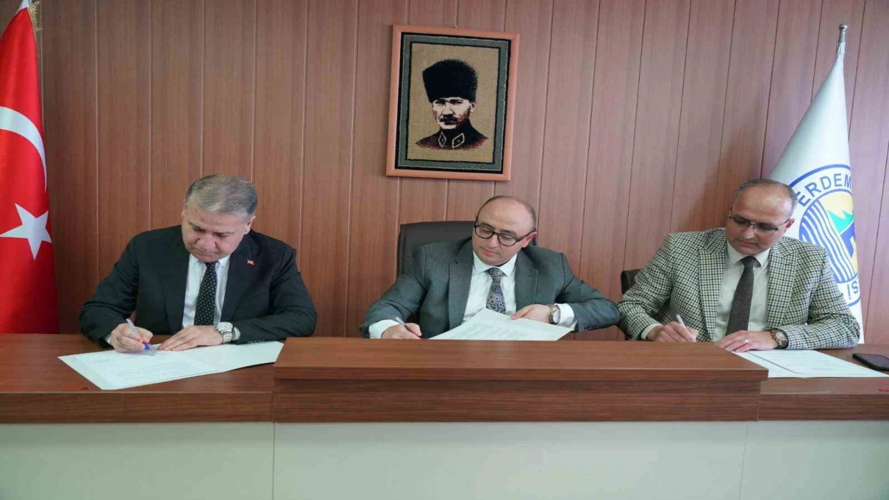 Erdemli Belediyesinden LGS ve YKSye girecek öğrencilere destek