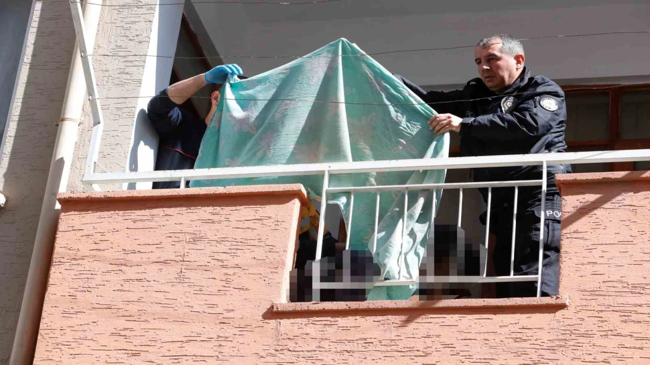 Güneşlenmek için çıktığı balkonda ölü bulundu