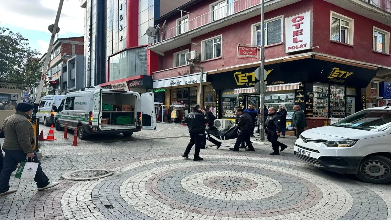 Ispartada 1 yıldır aynı otel odasında kalan yaşlı adam, odasında ölü bulundu