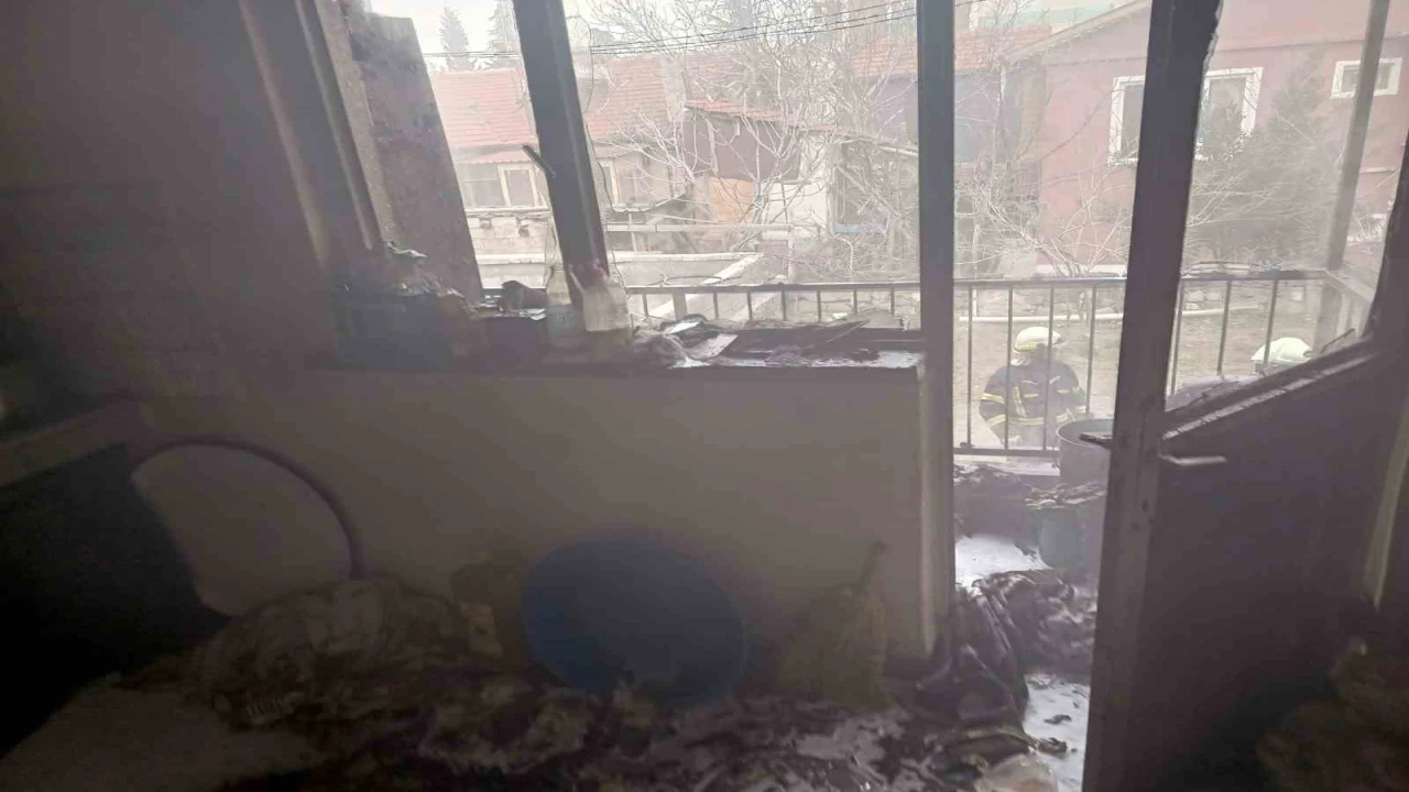 Ispartada 2 katlı evde yangın