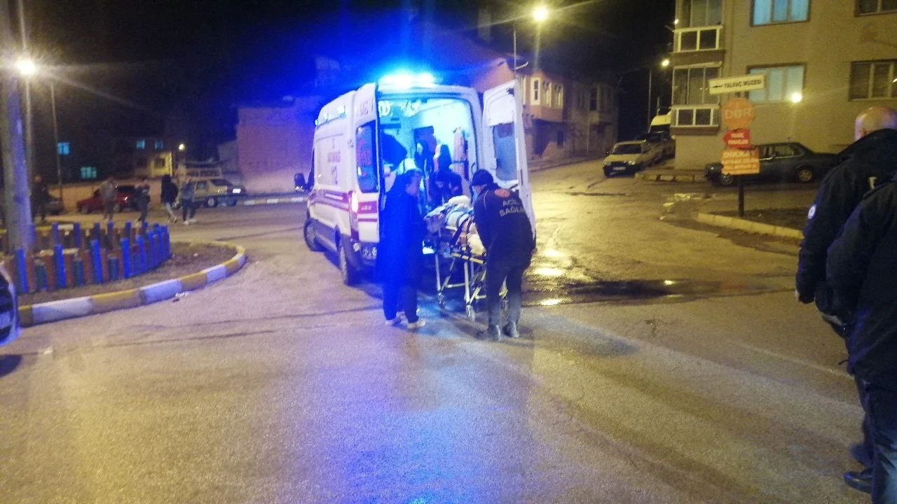 Ispartada iki otomobil kavşakta çarpıştı: 1 yaralı