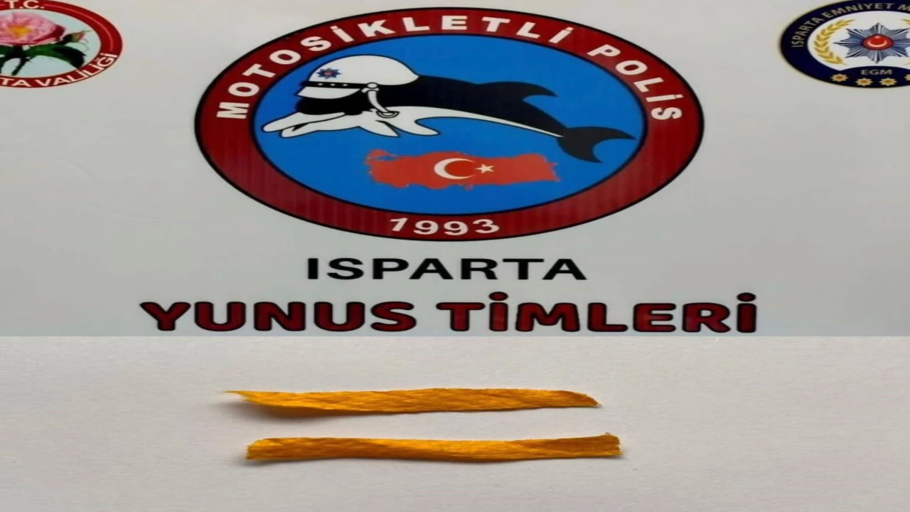 Ispartada uyuşturucu bulunduran 2 şüpheliye gözaltı