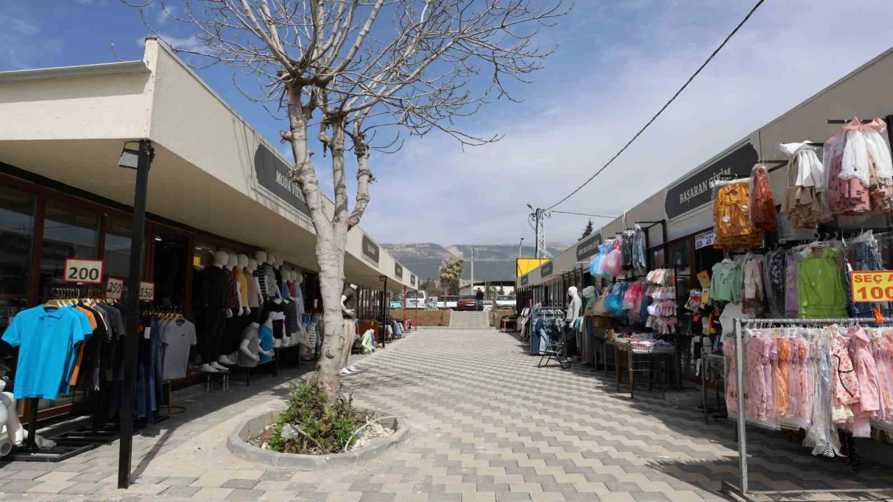 Kahramanmaraşta Derepazarı esnafına yeni iş yerleri teslim edildi