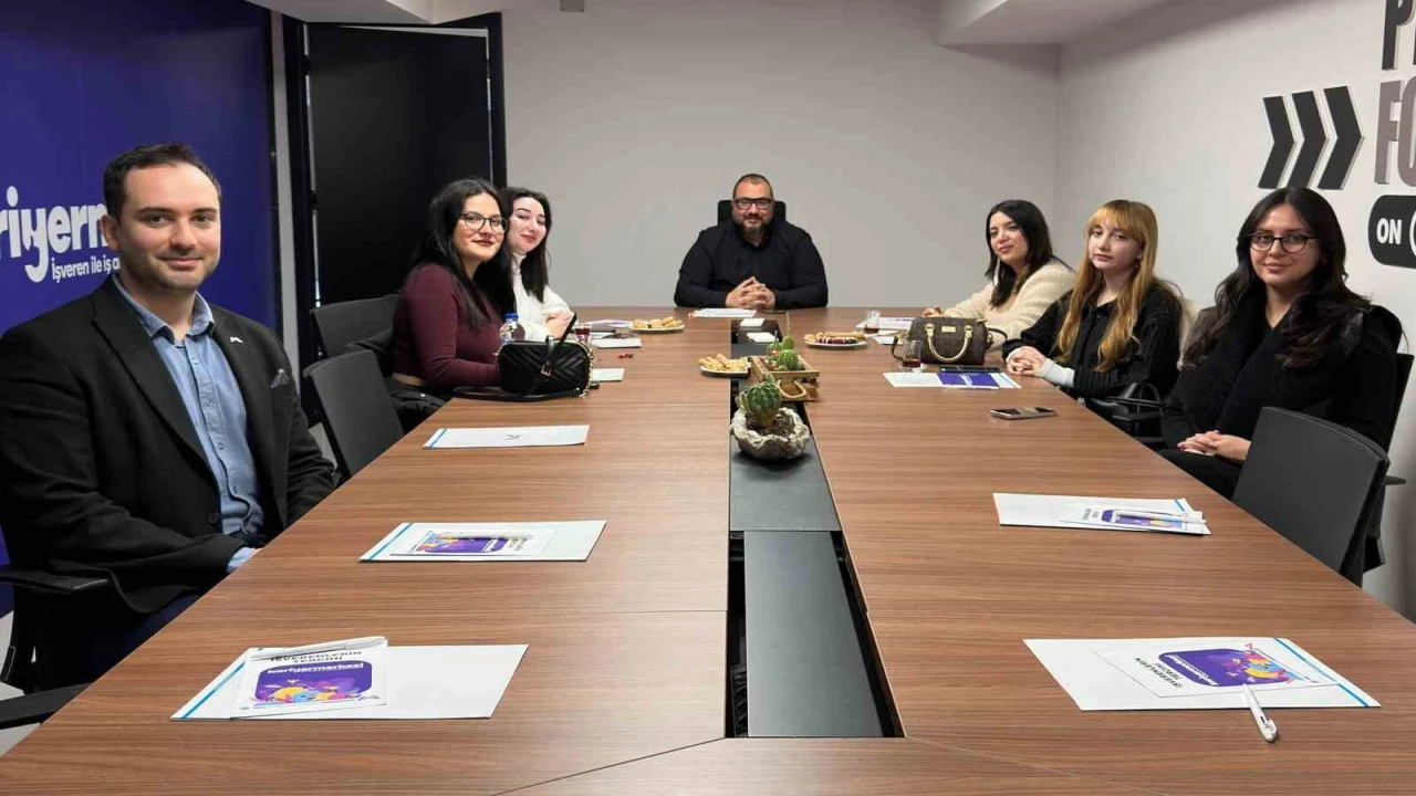 Kariyer Merkezi, gençlere iş dünyasını yakından tanıma fırsatı sunuyor