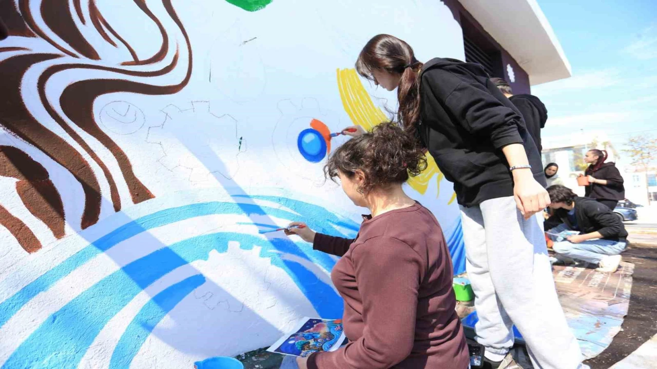 Kepezde 8 Marta özel duvar resmi