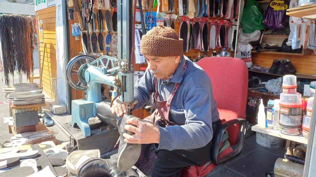 Köşkerden sitem: Her şey tek kullanımlık oldu. Al, kullan, at