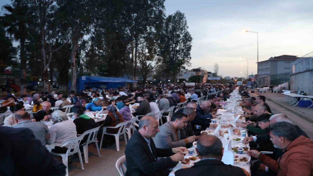 Kozanda 2 bin mahalleli iftarda buluştu