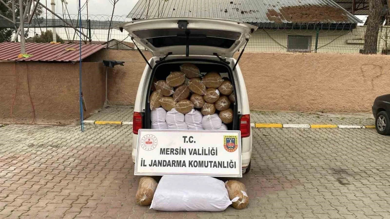 Mersinde 815 kilo tütün ile 13 bin adet makaron ele geçirildi