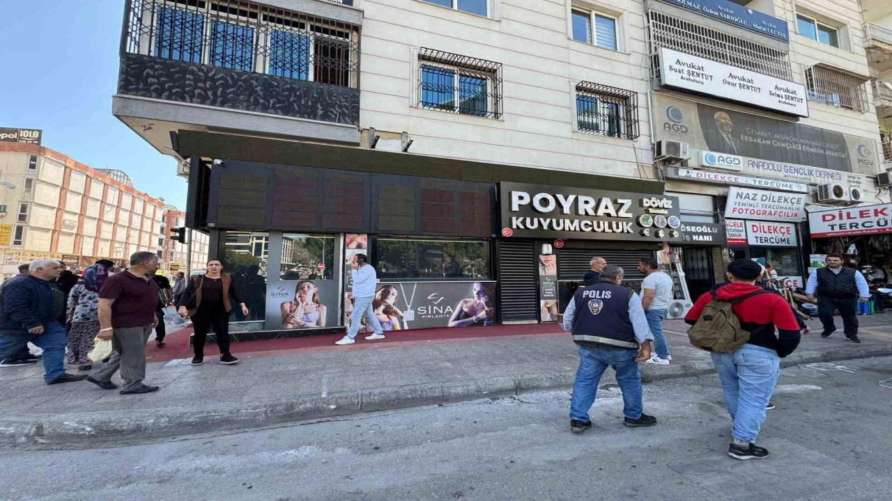 Mersinde bir kuyumcunun müşterilerini dolandırdığı iddiası