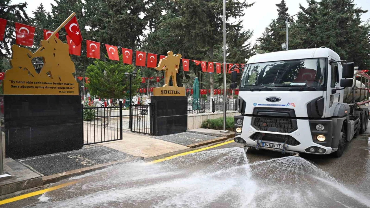 Mersinde cami, cemevi ve kiliselerin bayram temizliği yapıldı