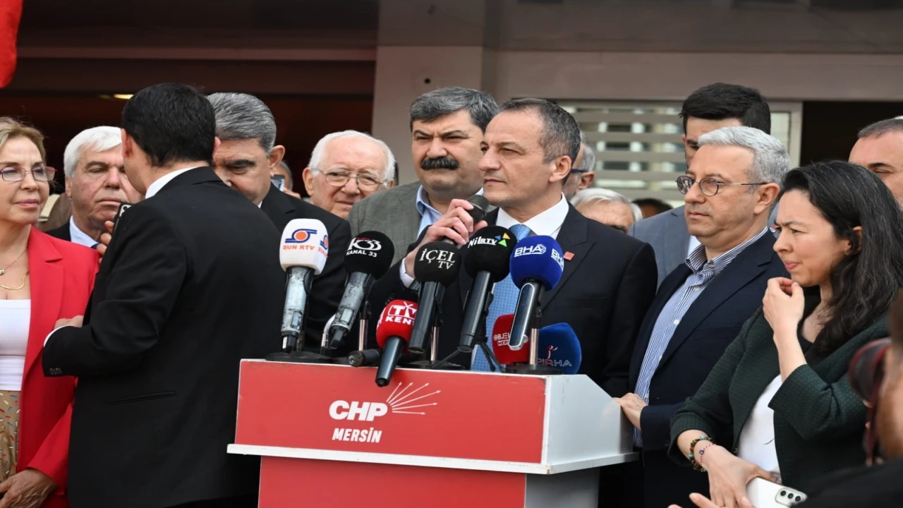 Mersinde CHPliler Ekrem İmamoğlu için toplandı