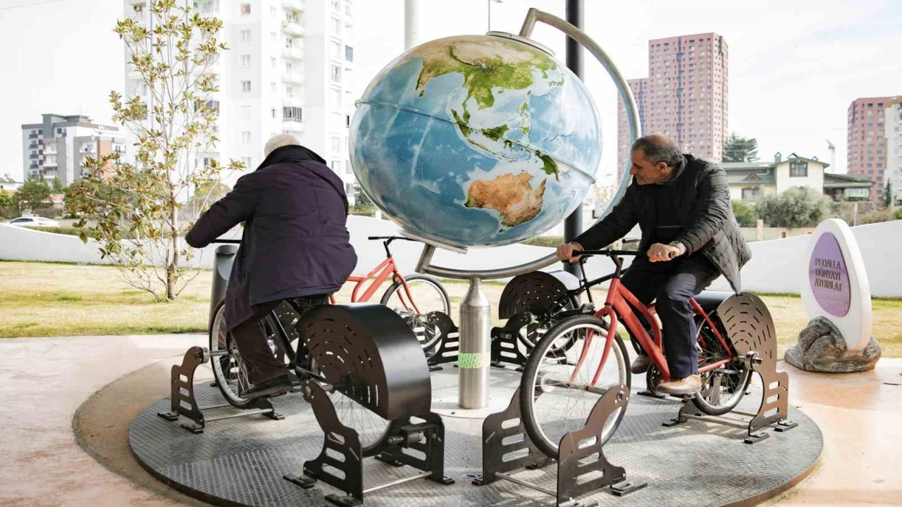 Mersinde emekliler belediye hizmet birimlerini inceledi