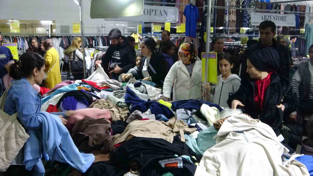 Mersinde Ramazan Bayramına özel alışveriş festivaline yoğun ilgi