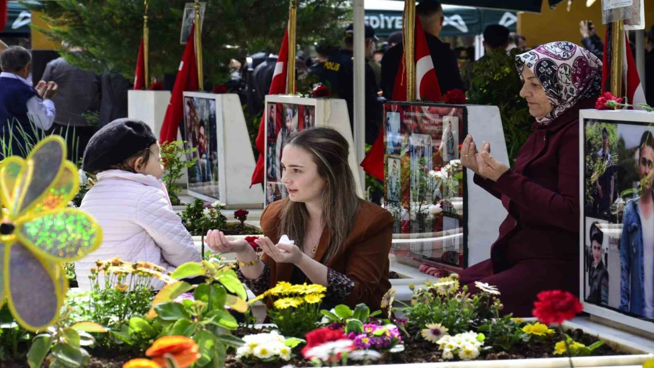 Mersinde şehitler unutulmadı