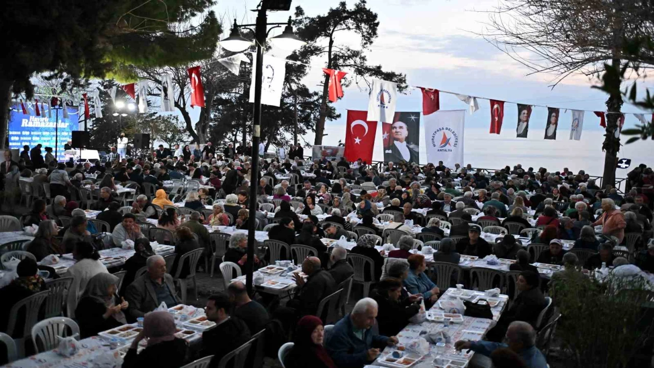 Muratpaşada şehit yakınları, gaziler ve aileleri için iftar verildi