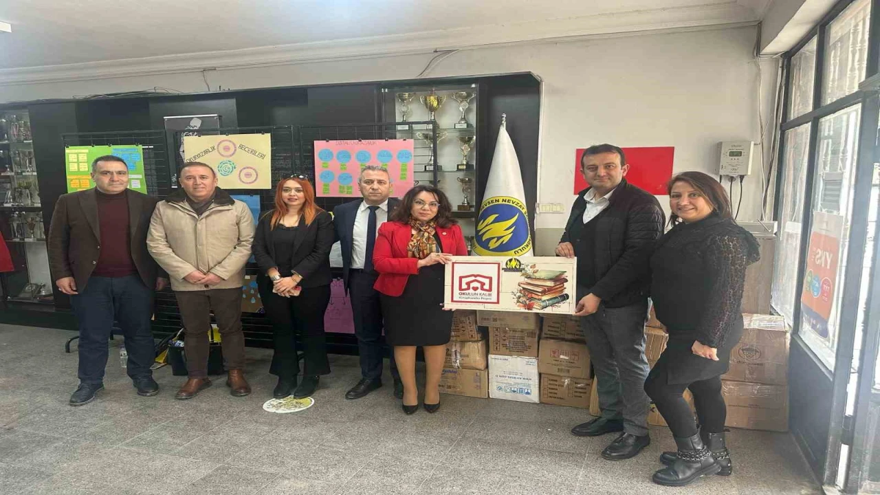 Nevzat Şahin Anadolu Lisesine 3 bin kitap bağışlandı