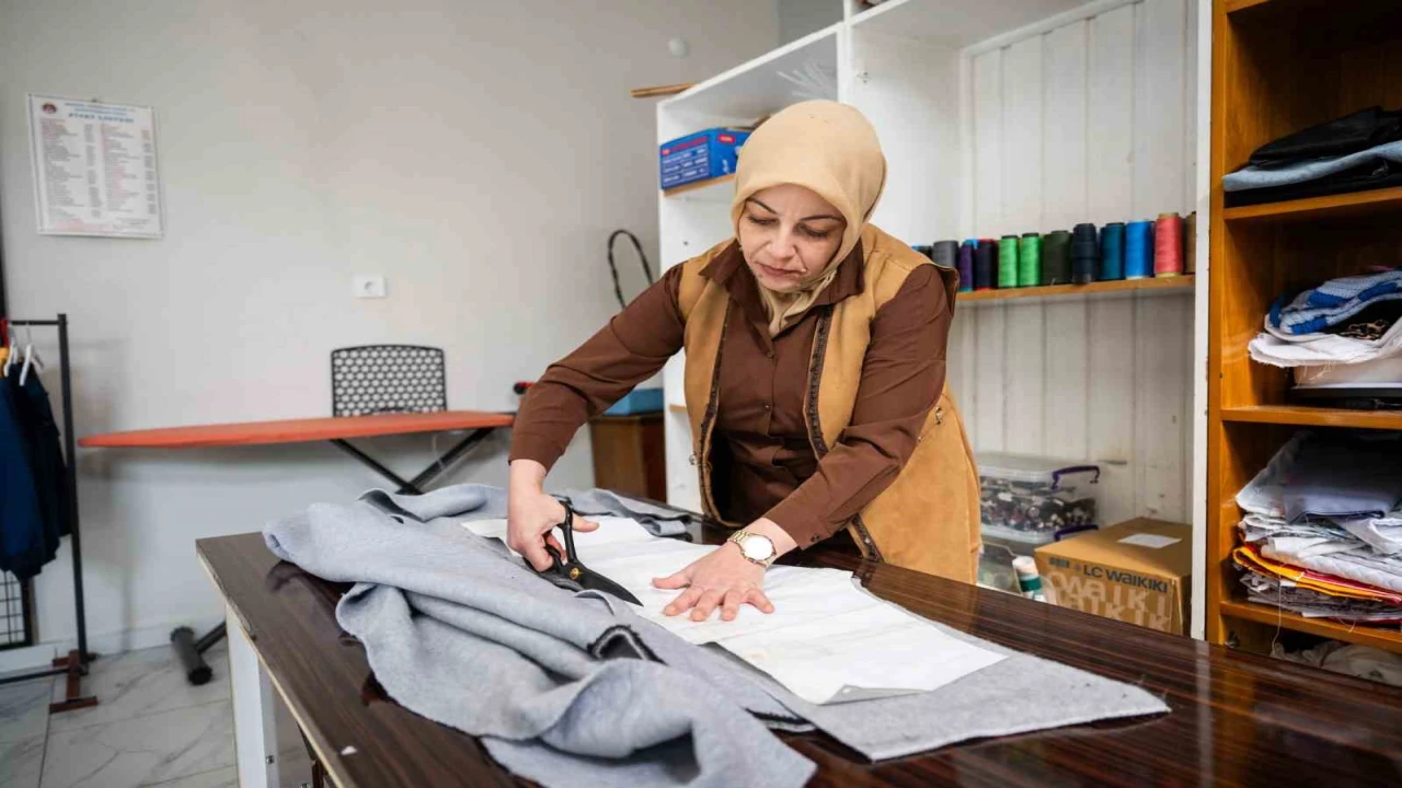 Önce eğitim aldı, sonra kendi dikimevini kurdu