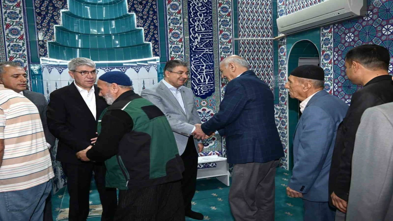 Osmaniyede bayram namazında vatandaşlar camilere akın etti