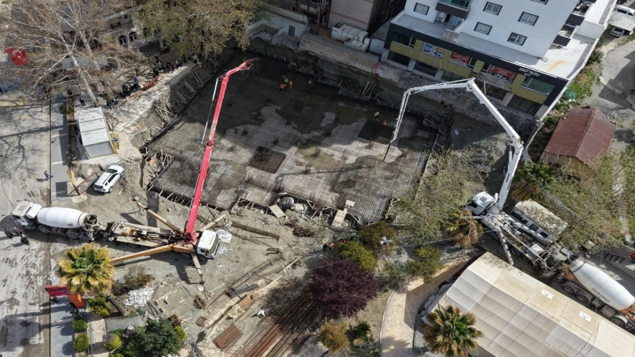 Osmaniyede depremde hasar gören cami yeniden inşa ediliyor