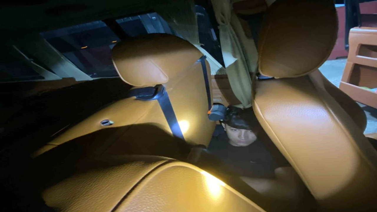 Osmaniyede VIP araçla göçmen kaçakcılığı