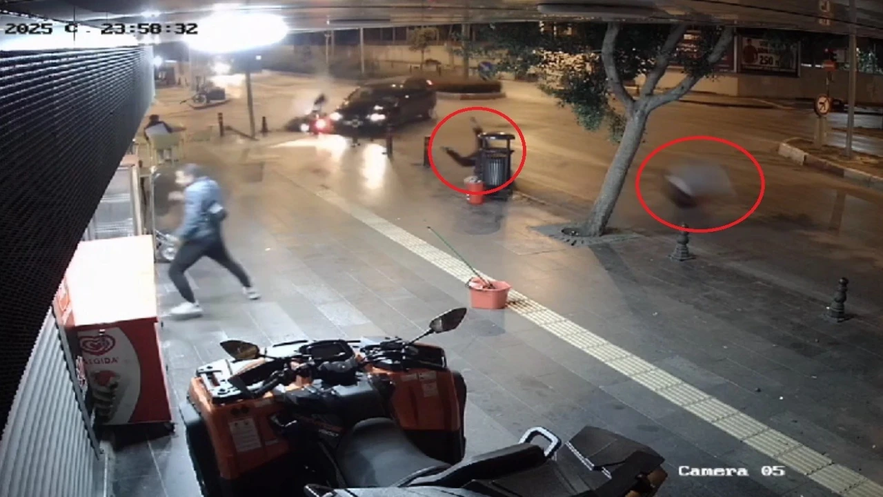 Otomobille çarpışan motosikletteki 2 kişi havaya uçup metrelerce sürüklendi