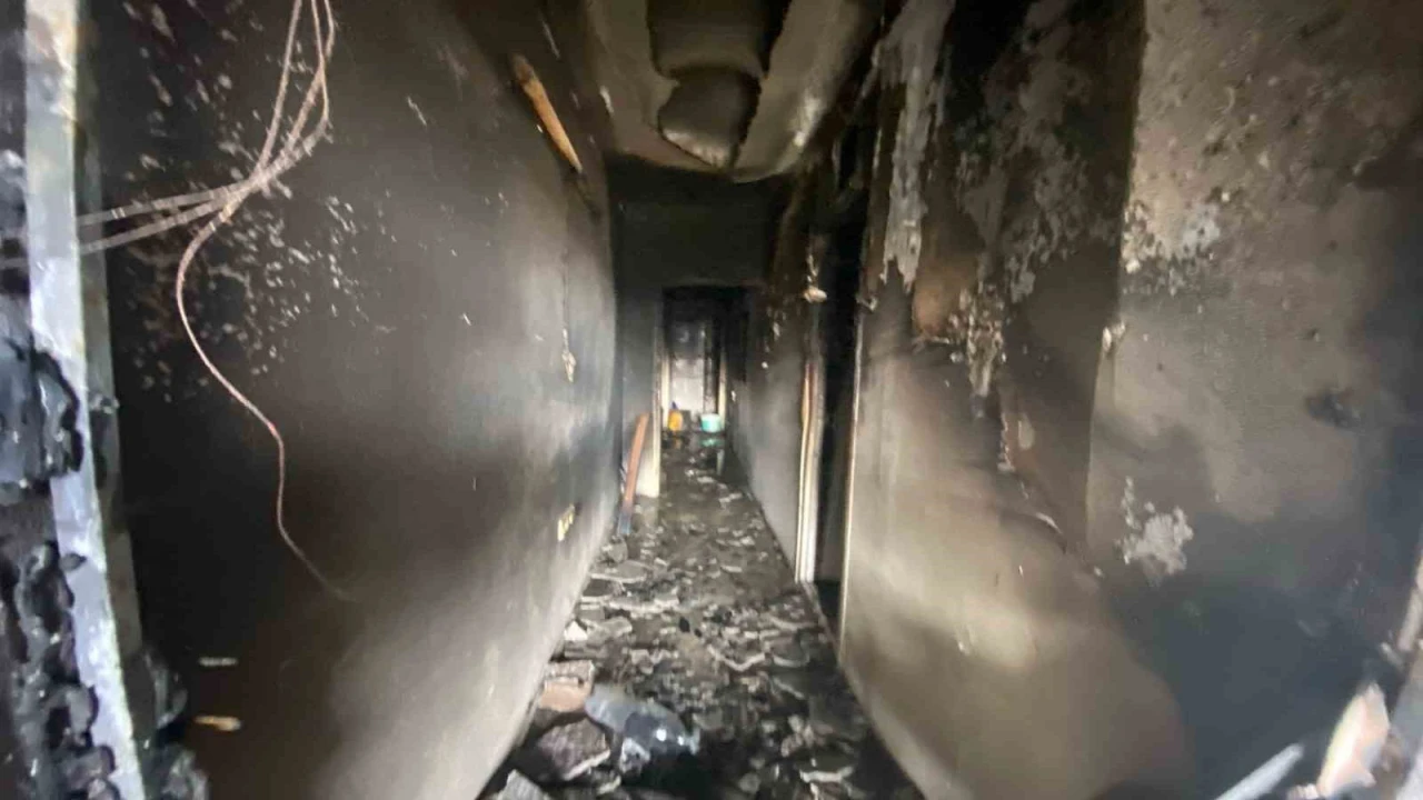 Pansiyonda çıkan yangında 3 kişi dumandan etkilendi