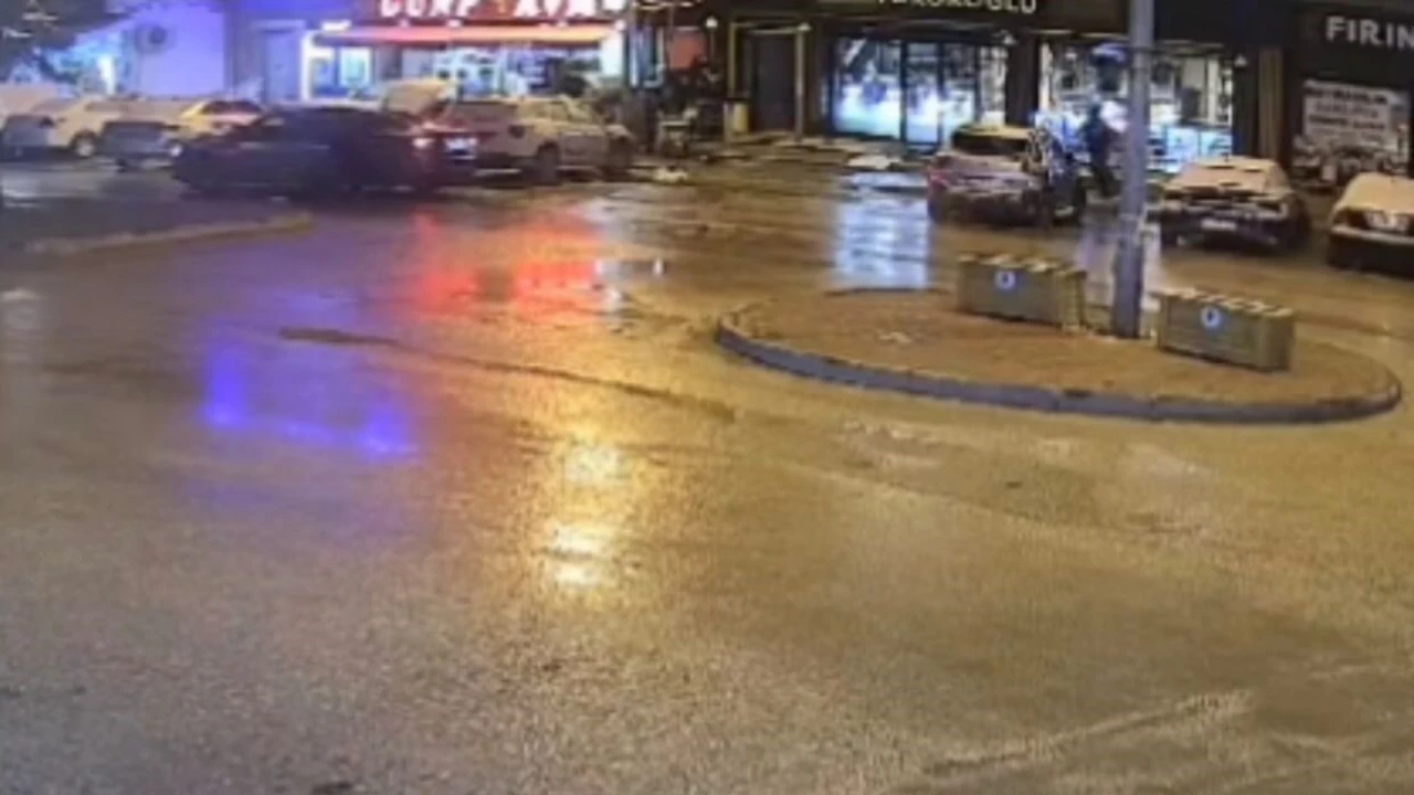 Park halindeyken aniden hareket eden araç yayaya çarptı: 1 yaralı