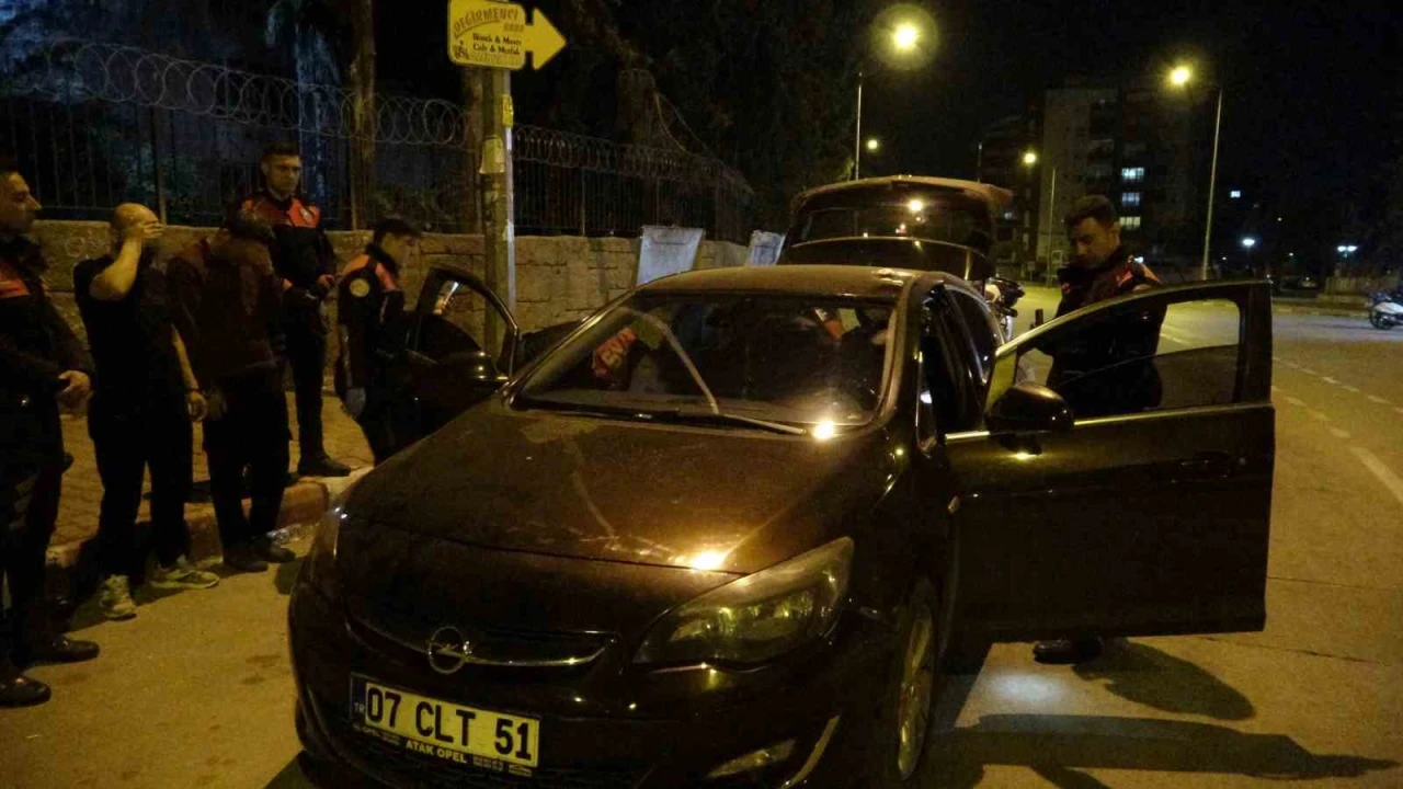 Polisin Dur ihtarına uymayıp kaçan araçtan uyuşturucu çıktı