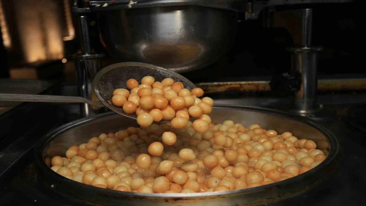 Ramazanın ilk teravihinde Kepezde lokmalar döküldü