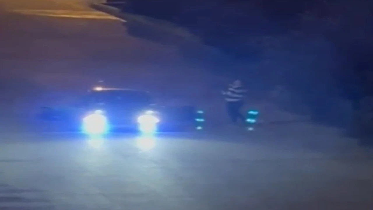 Sahur vaktinde otomobilin kapılarını açtı, yüksek sesli müzikle mahalleliyi ayağa kaldırdı