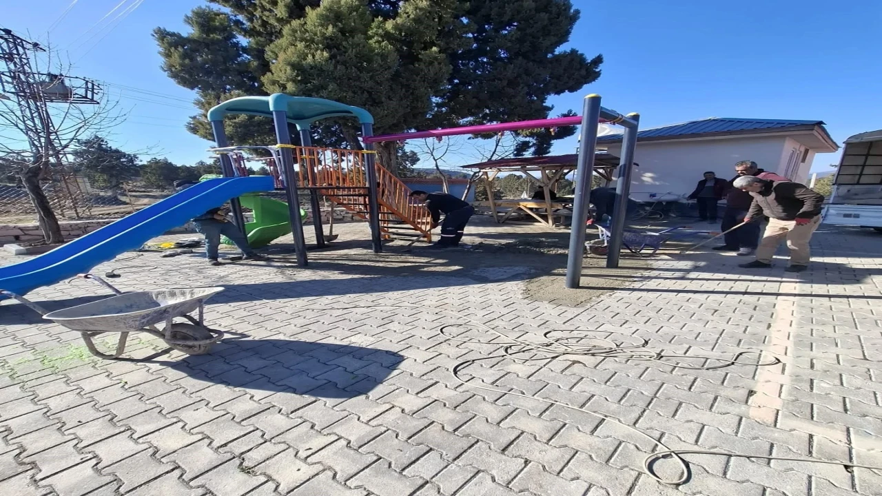 Saimbeylide başkan çocuklara verdiği sözü tuttu, parklar kurdu