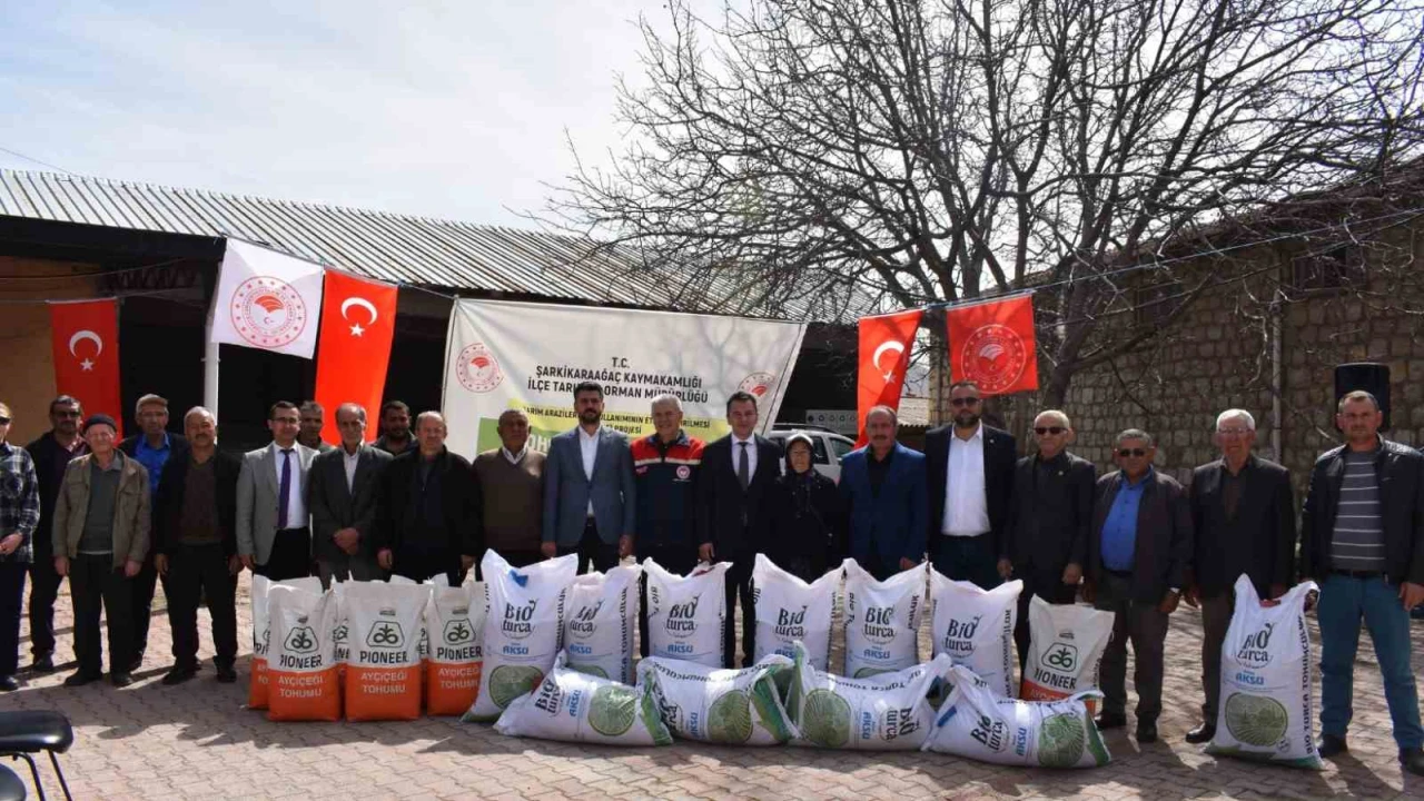 Şarkikaraağaçta üreticilere nohut ve yağlık ayçiçeği tohumu dağıtıldı